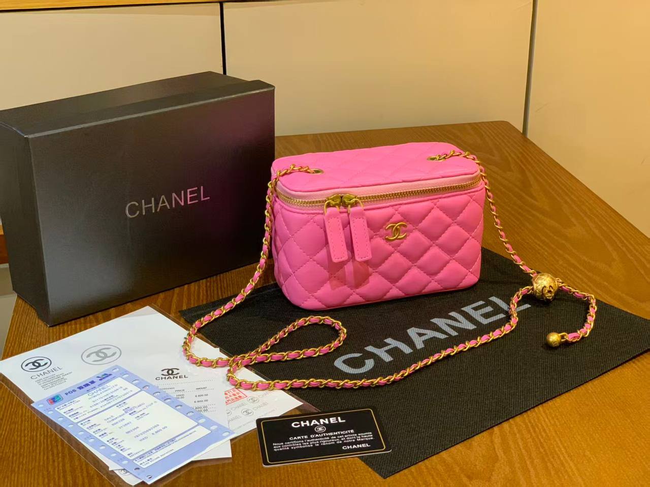 Chanel
good quality
withbox 
🎁🎁🎁

100 dhs🪙🖤

Zain143
♥️♥️♥️