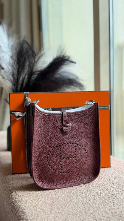 HERMES 🧡
MINI EVELYNE 16 cm
*with original packing*🎁
*HANDMADE*
For Price 👇 WTSP Text Zain 0568585901

Zain280
♥️♥️♥️