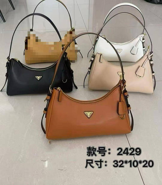 🎉 Offer 🎊  Prada Hobo Amiee
1️⃣ First quality
Size : 32 *  20 cm
70 dhs🪙🌨️

Zain115
♥️♥️♥️