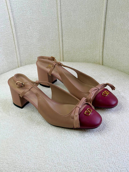 valentino
Super  AAAAQuality 💯 
With originalpacking🎁🎁
SIZE:36and41
Available now
500 dhs🇦🇪🇦🇪

Zain309
♥️♥️♥️