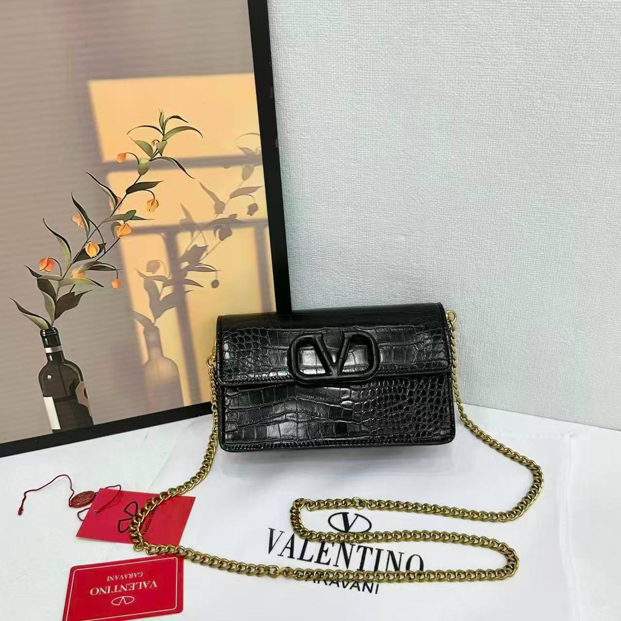 VALENTINO 

NEW CANE 
GOOD QUALITY 

SMALL SIZE 
WITH BOX 

110 dhs🇦🇪🇦🇪
Zain295
♥️♥️♥️