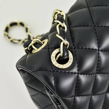 Chanel 
110 dhs🇦🇪🇦🇪
with box
Size 25×7×15cm

Zain42
♥️♥️♥️