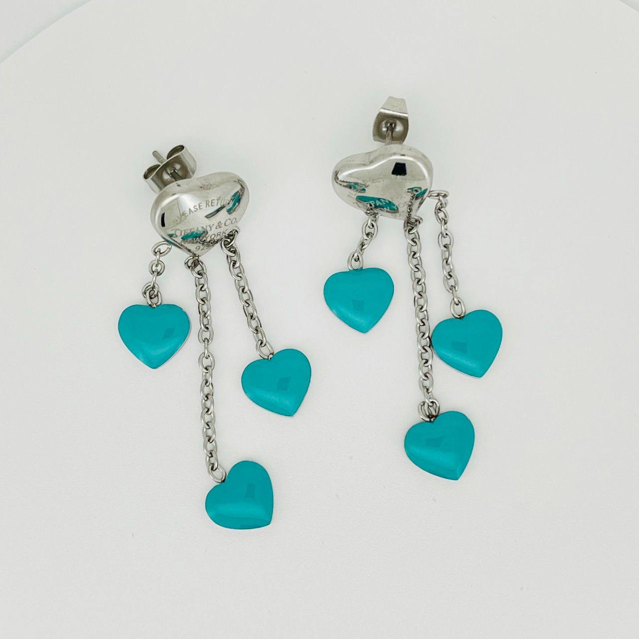 New arrival Tiffany stainless steel earrings 
30 dhs🪙🌨️
40 dhs🪙🌨️

with Tiffany box and paperbag
🎁🎁🎁

Zain243
♥️♥️♥️