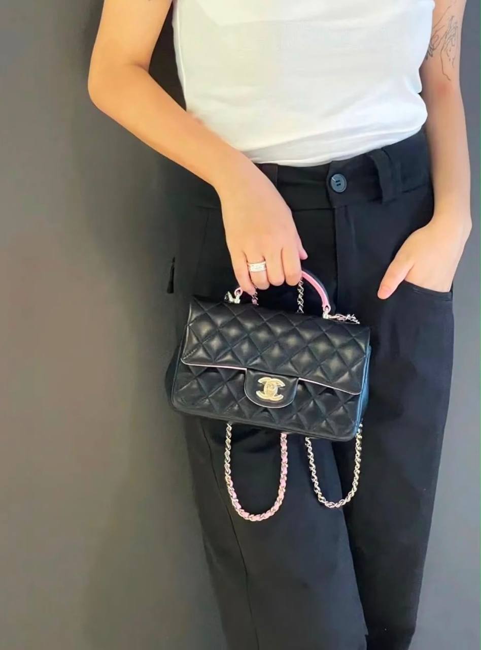CHANEL 
COPY ONE 
WITH BOX 
180 dhs✅

Zain295
♥️♥️♥️