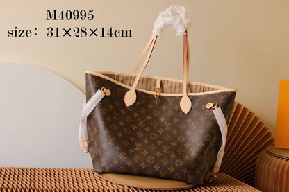 LV Master
Neverfull 
320 dhs❣️
#Medium size 31cm💕🥳

Zain228
♥️♥️♥️