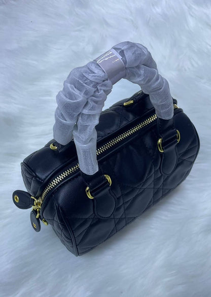 Dior
with box
🎁🎁🎁

95 dhs✅

Zain72
♥️♥️♥️