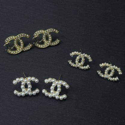 *Earring ❤️‍🔥*
good quality 💯
With black boxes 🗃️ 
20 dhs🗽
With normal boxes 📦 
And paper bag 🛍️
30 dhs🗽

Zain216
♥️♥️♥️