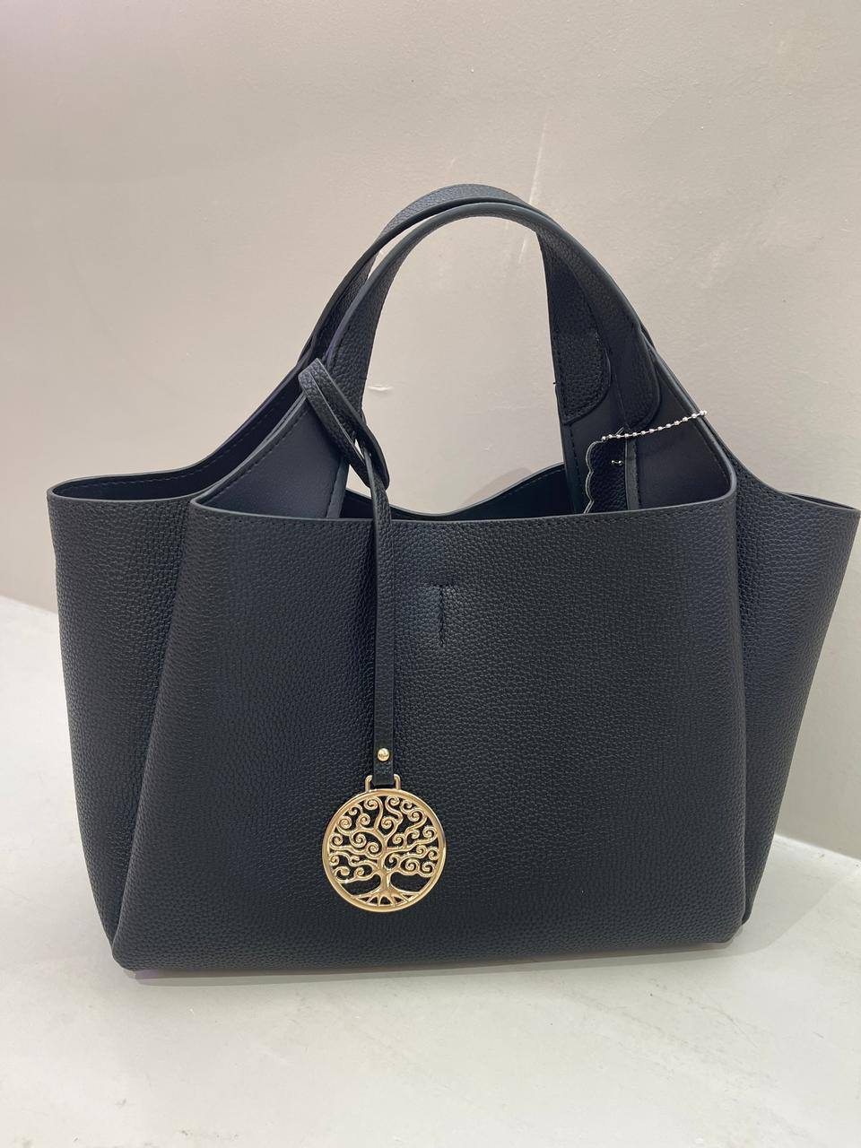 Malbery

120 dhs✅
Size 30cm

Zain161
♥️♥️♥️