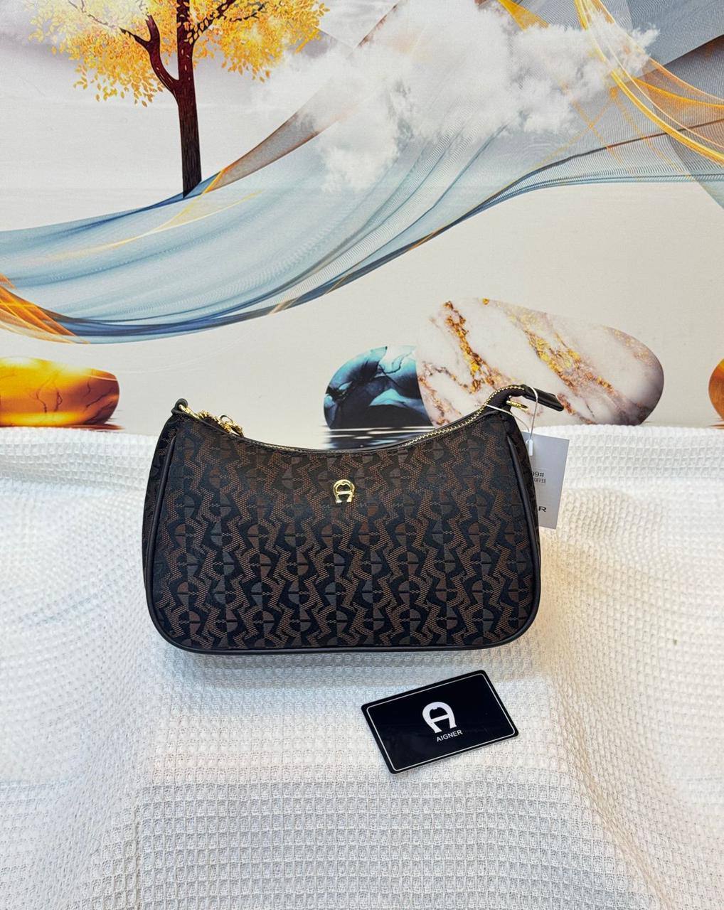 Aigner

Best quality

With box’s
🎁🎁🎁

95 dhs💓
size 24cm

Zain158
♥️♥️♥️