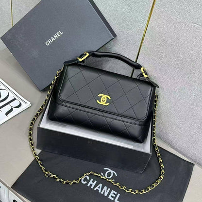 Chanel 25A new
Size : 29 * 19 * 8 cm
110 dhs🪙🖤
with box🎁

Zain115
♥️♥️♥️