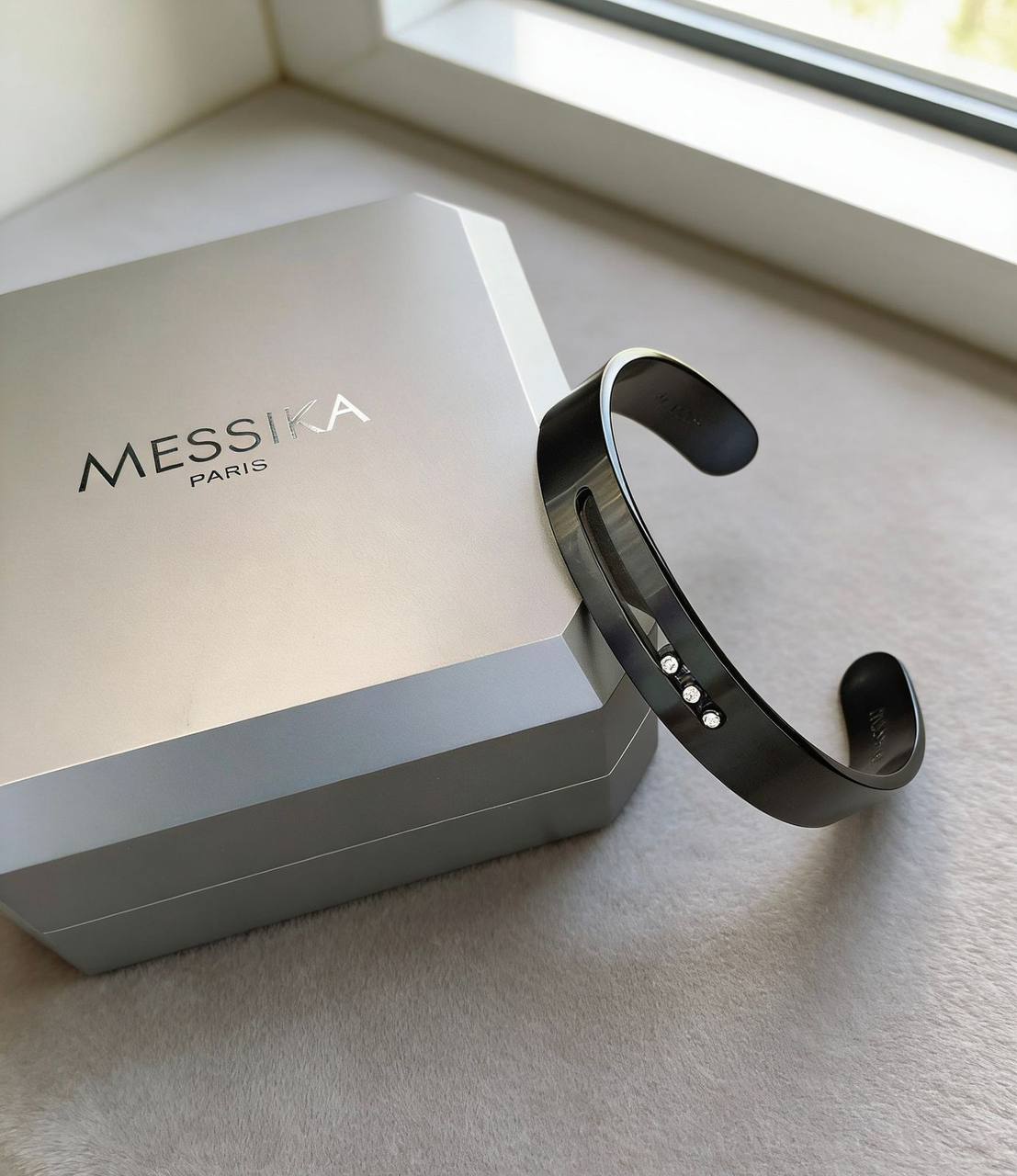 MESSIKA 
BANGLE ✨💫
MASTER
WITH NORMAL BOX AND PAPER BAG🎁🛍️
55 DHS🇦🇪

Zain89
♥️♥️♥️