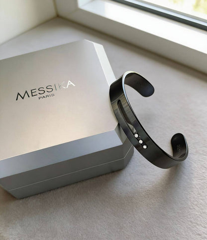 MESSIKA 
BANGLE ✨💫
MASTER
WITH NORMAL BOX AND PAPER BAG🎁🛍️
55 DHS🇦🇪

Zain89
♥️♥️♥️