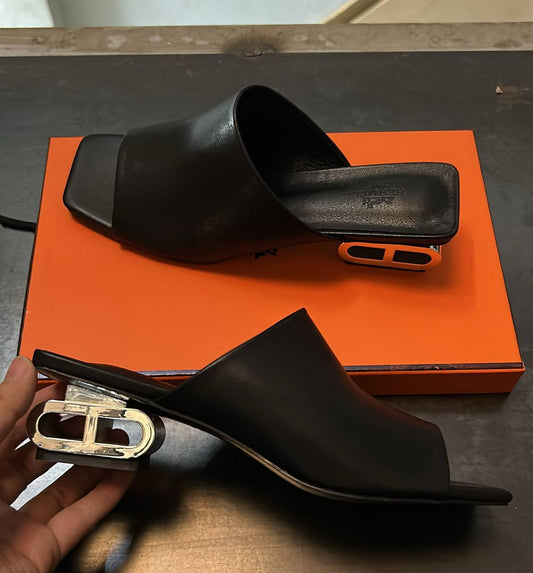 Hermes 

Size 36 to 41

110 dhs💓

Zain146
♥️♥️♥️