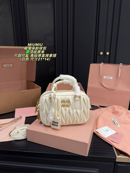 Miu Miu
Master
260 dhs🪙💕

Zain141
♥️♥️♥️