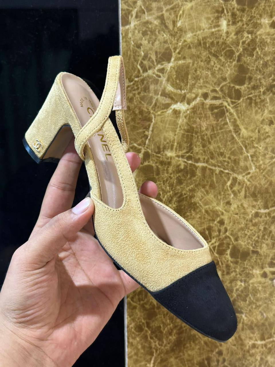 Chanel 

size 36 to 41

110 dhs🪙💕

Zain146
♥️♥️♥️
