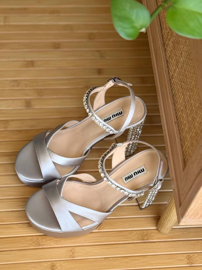 Miu Miu
𝗦𝗶𝘇𝗲: 𝟯𝟲 𝘁𝗼𝗼 𝟰𝟭 
510 dhs🇦🇪

Zain178
♥️♥️♥️