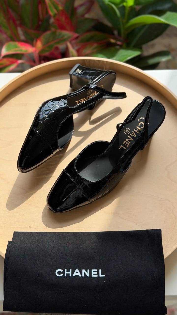 CHANEL
Available  🤩
Master quality 
Size: 36 to 41

460 dhs🇦🇪🇦🇪

Zain318
♥️♥️♥️