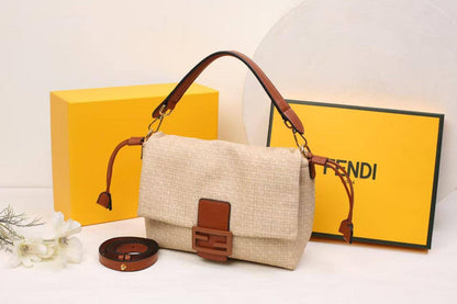 ❤️ Fendi Mamma Baguette
1️⃣ First quality +🎁
Size : 24 * 17 * 9 cm
80 dhs❣️

with box 🎁

Zain115
♥️♥️♥️