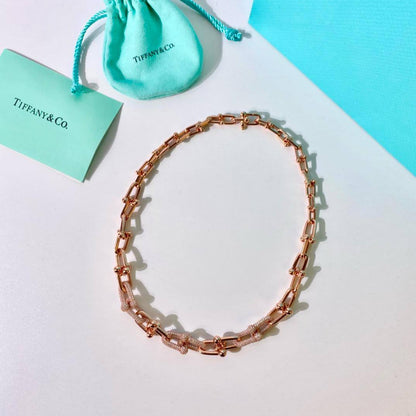 Tiffany set❤️‍🔥*
Necklace 🐦‍🔥
Earring🌸
Bracelet 🍁
Master quality 💯
With normal boxes 📦 
380 dhs🪙🌺
With master box 🗃️ 
400 dhs🪙🌺

Zain216
♥️♥️♥️
