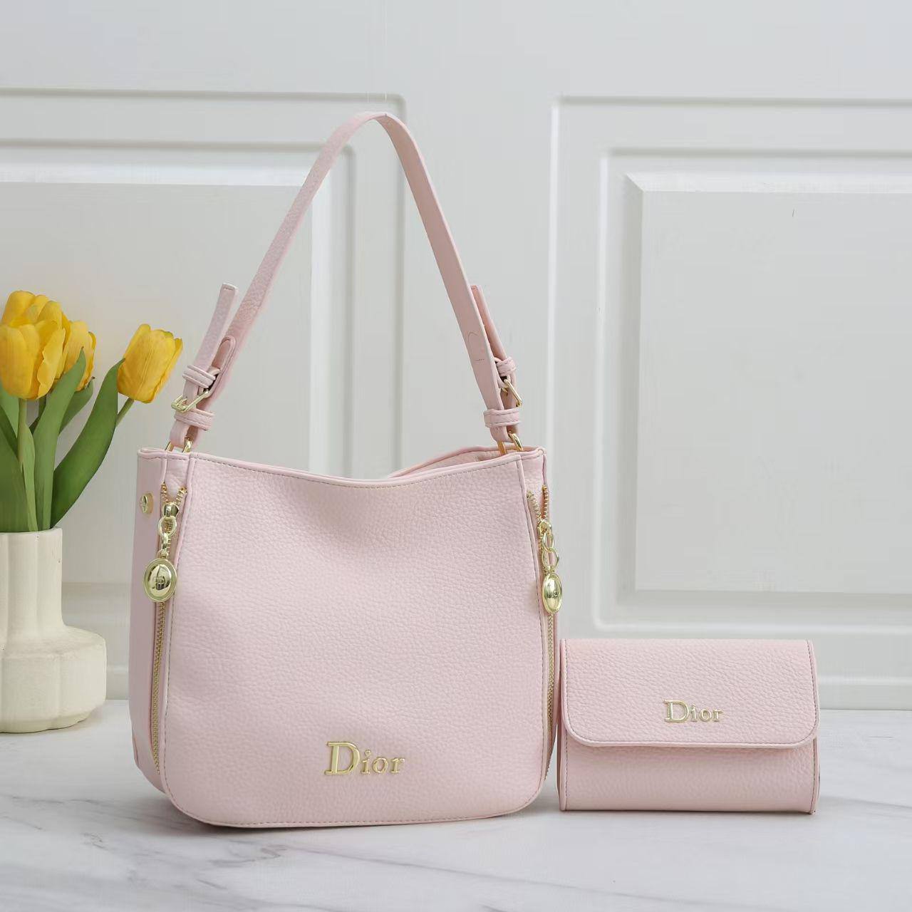Dior  
2in1 
good quality 

110 dhs🌺

Zain278
♥️♥️♥️