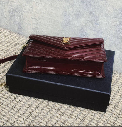 YSL 
GOOD QUALITY 
WITH BOX 
🎁🎁🎁

85 dhs✅

Zain39
♥️♥️♥️
