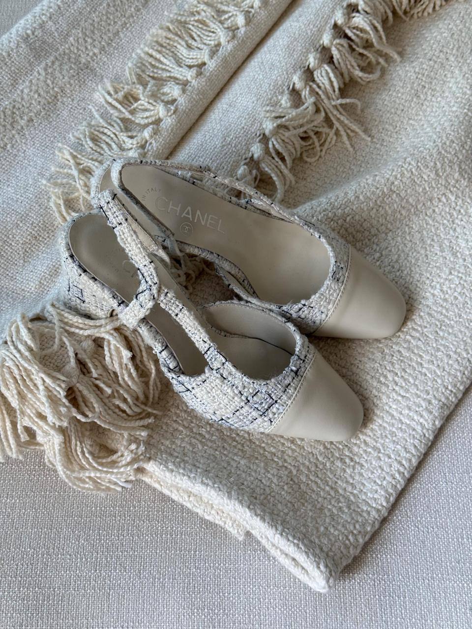 Chanel
AAA Quality
Size 36 to 41
450 dhs✅

Zain288
♥️♥️♥️
