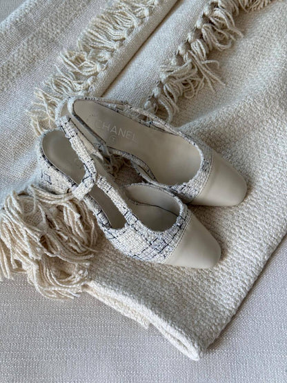 Chanel
AAA Quality
Size 36 to 41
450 dhs✅

Zain288
♥️♥️♥️