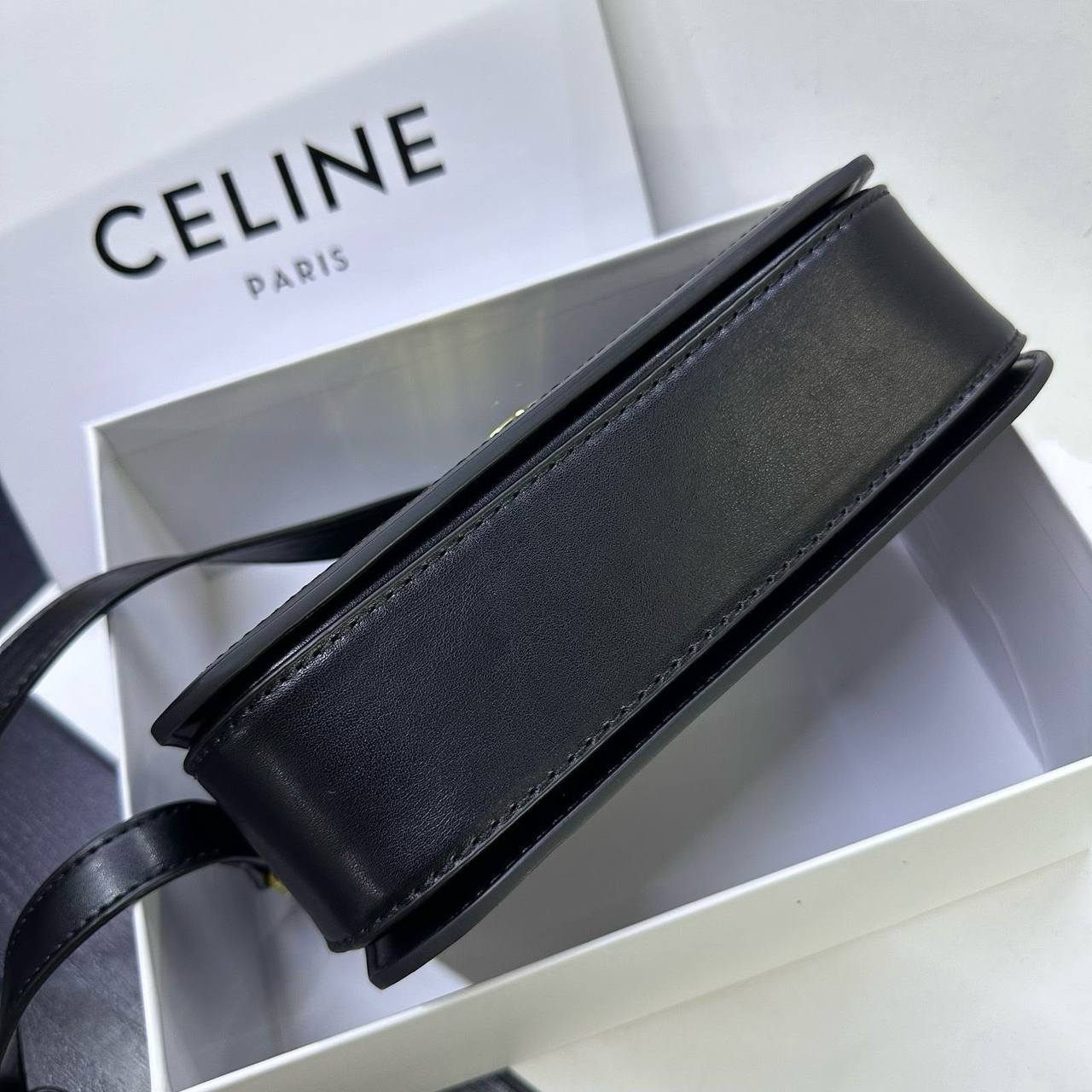 CELINE 

NEW CAME 
GOOD QUALITY 
WITH BOX 
🎁🎁🎁

110 dhs

Zain39
♥️♥️♥️