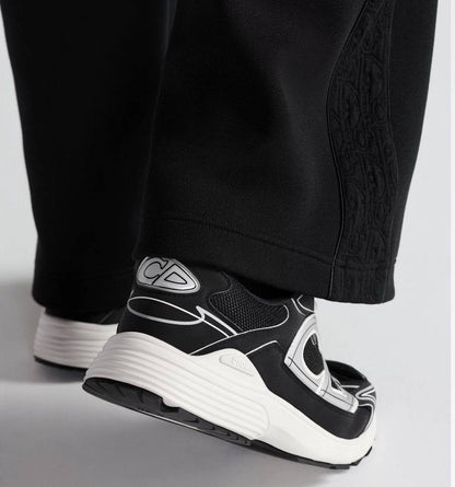 DIOR B30 ‘Balck/White’🖤🤍
40-45 AVAILABLE🤩
240 dhs🌺

Zain242