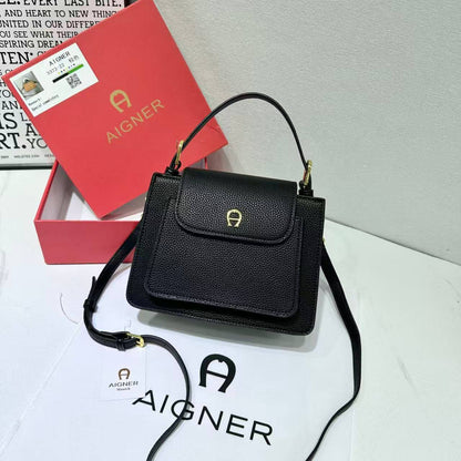 Aigner
100 dhs💓

High-quality 

in box🎁🎁🎁

Zain35
♥️♥️♥️