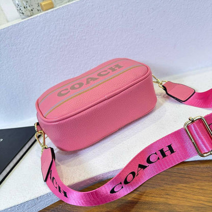 Coach
20*13*6.5cm
50 dhs✅

Zain17
♥️♥️♥️