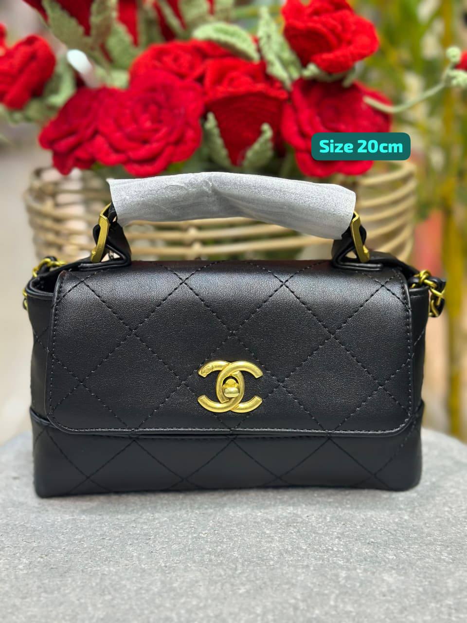 Chanel
Good quality 

with box 🎁🎁🎁

95 dhs🇦🇪

Zain186
♥️♥️♥️