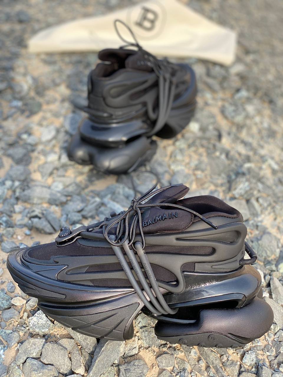 Balmain  
Size 36……..41 
450 dhs❤️

Zain180
♥️♥️♥️