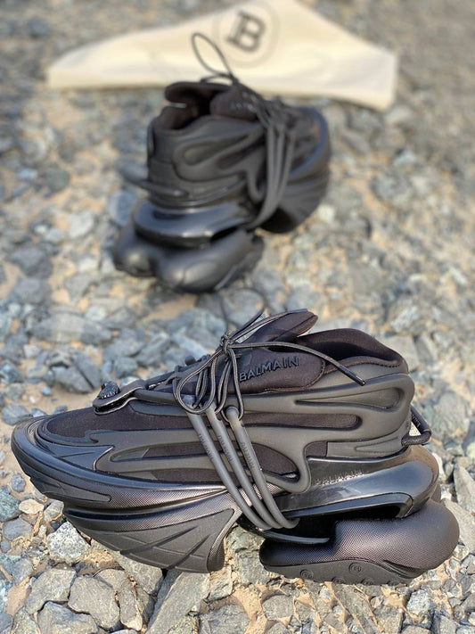 Balmain  
Size 36……..41 
450 dhs❤️

Zain180
♥️♥️♥️