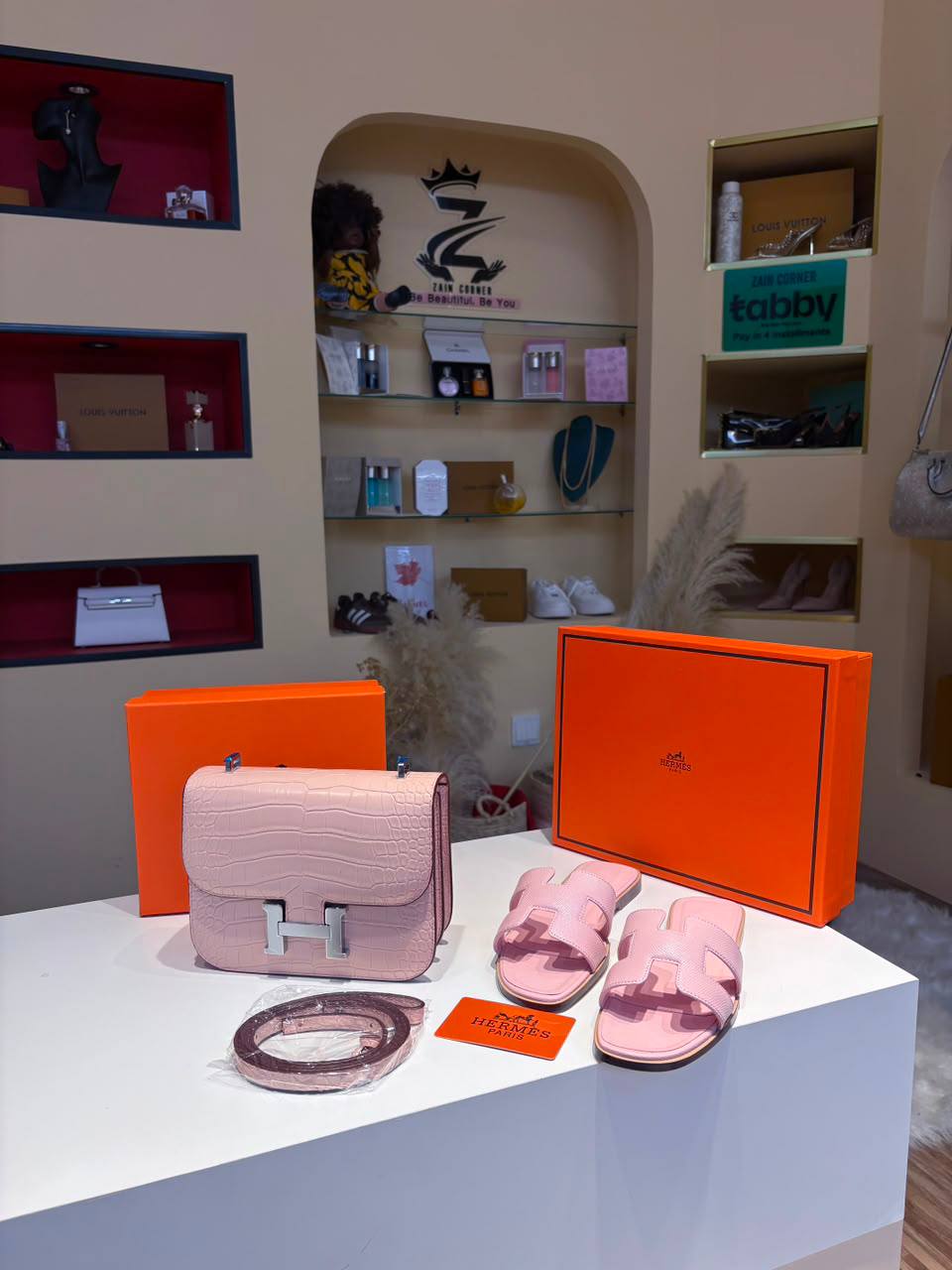 Hermes Set
Size 36-41
170 dhs🇦🇪🇦🇪 Have More Colors 

Zain56
Zain236
♥️♥️♥️