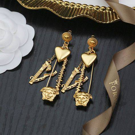 VERSACE ❤️‍🔥*
Earring 🦋
Master quality 💯
With normal boxes 📦 
55 dhs💓

Zain216
♥️♥️♥️