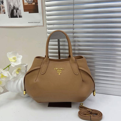 Prada
85 dhs🇦🇪🇦🇪

Zain232
♥️♥️♥️