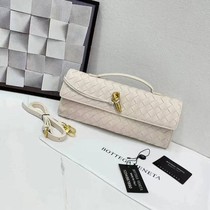 Bottega Veneta 
With Box 
🎁🎁🎁

105 dhs❣️

Zain250
♥️♥️♥️