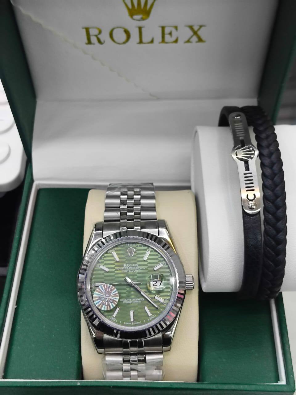 Rolex 
automatic for man 
230 dhs✅
with bracelet

Zain25
♥️♥️♥️
