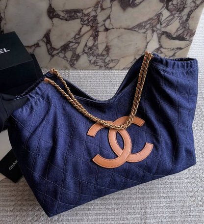CHANEL NEW CAME BIG SIZE COPY ONE 
210 dhs🇦🇪🇦🇪

Zain295
♥️♥️♥️