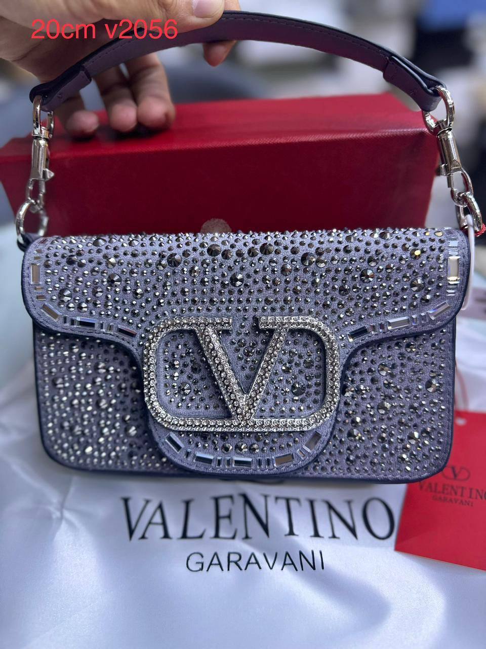 Valentino
115 dhs❣️

with box
🎁🎁🎁

Zain90
♥️♥️♥️