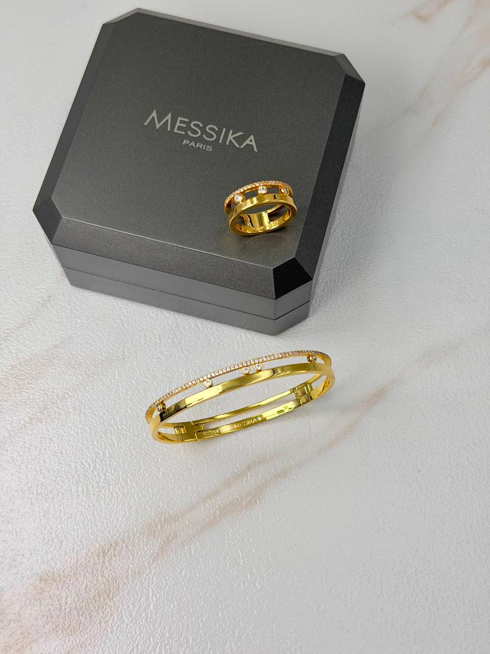 MESSIKA 
* ⁠↗️ *Super Master Quality ®️*⬆️
* MOVE ROMANE HALF PAVÉ BRACELET & RING SMALL MODEL
* ⁠
Bangle size 19cm & 17cm
Ring size 6,7,8,9

Bangle with Ring
*230 dhs🇦🇪🇦🇪* with *NORMAL* Box & Bag
*270 dhs🇦🇪🇦🇪* with *Good* Packaging 🎁

Zain209
♥️
