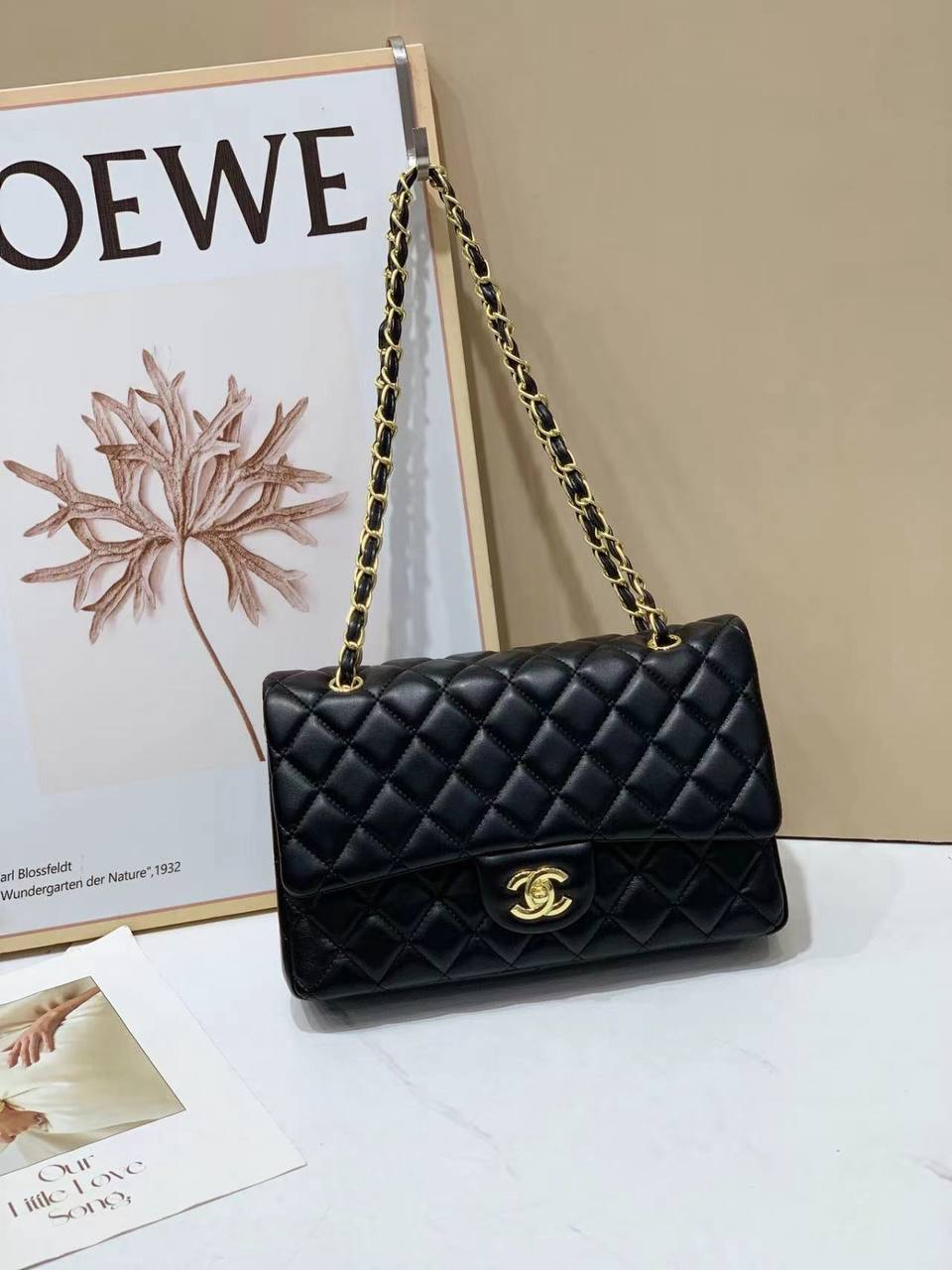 CHANEL
Best quality WITH BOX
120 dhs✅
size 26CM

Zain290
♥️♥️♥️