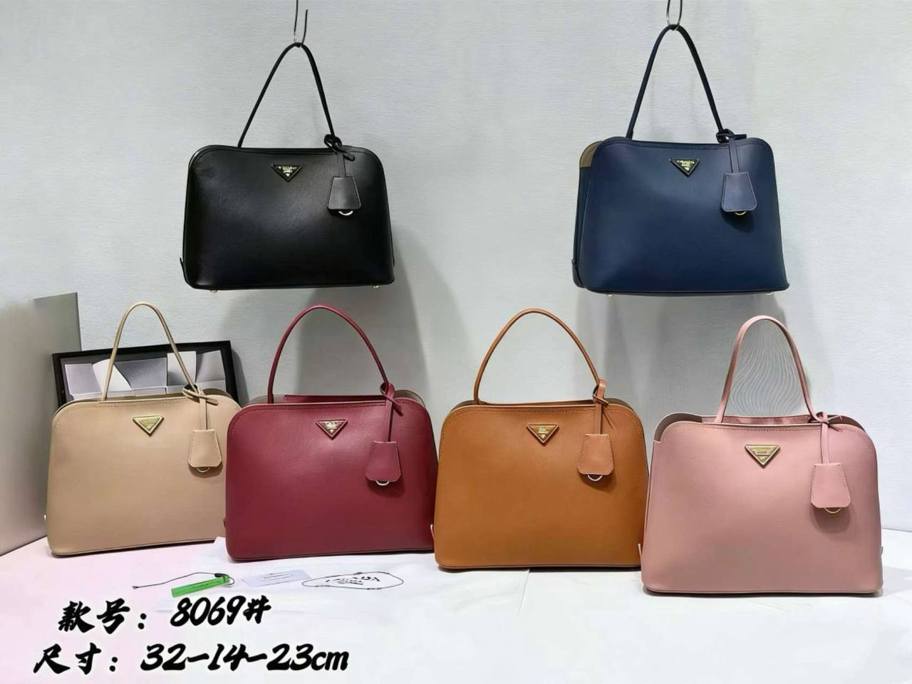 PRADA 
HIGH QUALITY 
120 dhs✅

Zain295
♥️♥️♥️
