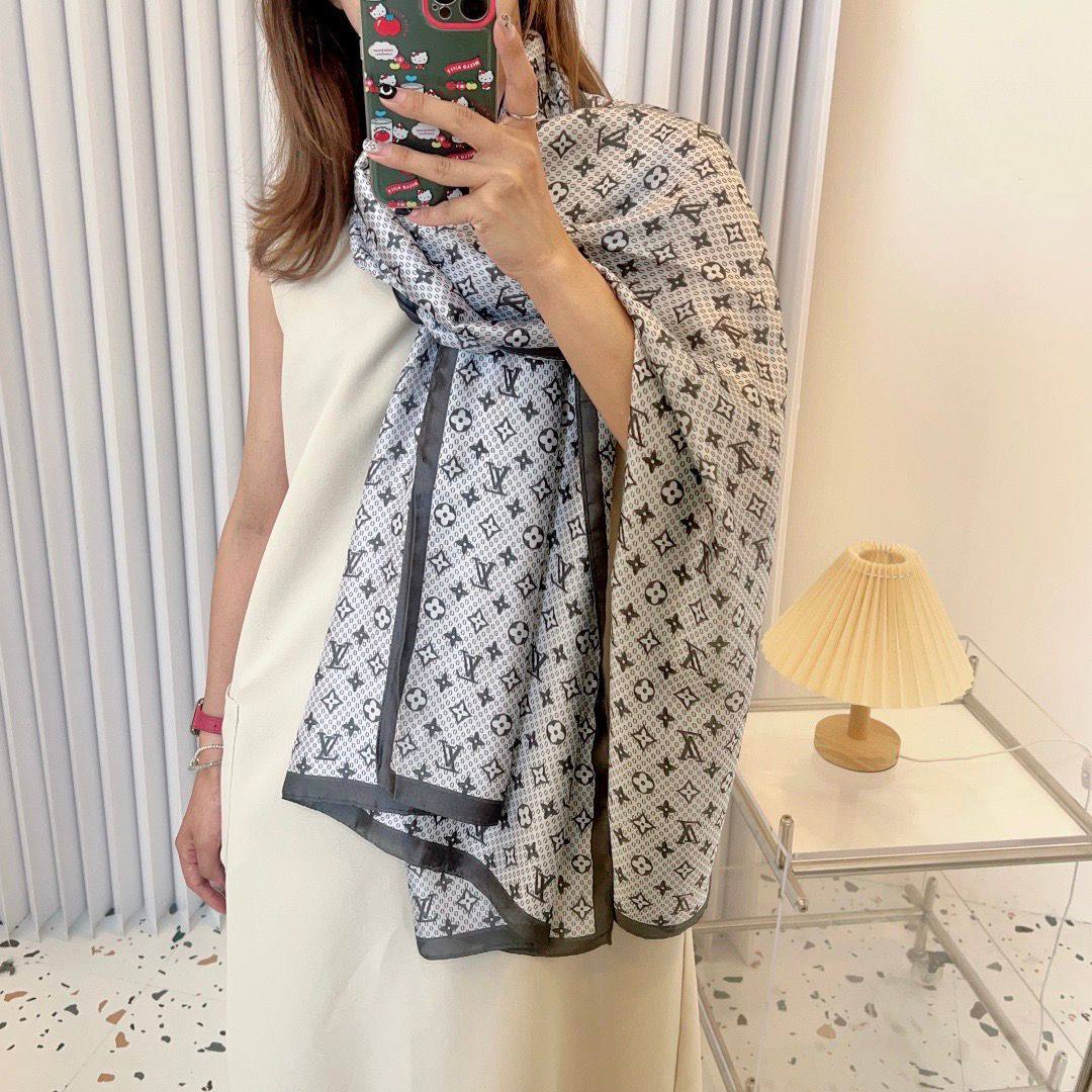 Silk scarf 
40 dhs✅

Zain93
♥️♥️♥️