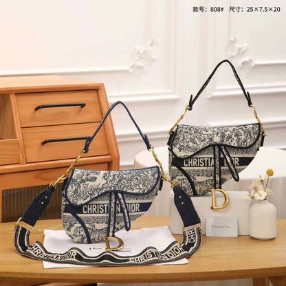 Dior 

with box
🎁🎁🎁

115 dhs🪙🌨️

Zain177
♥️♥️♥️