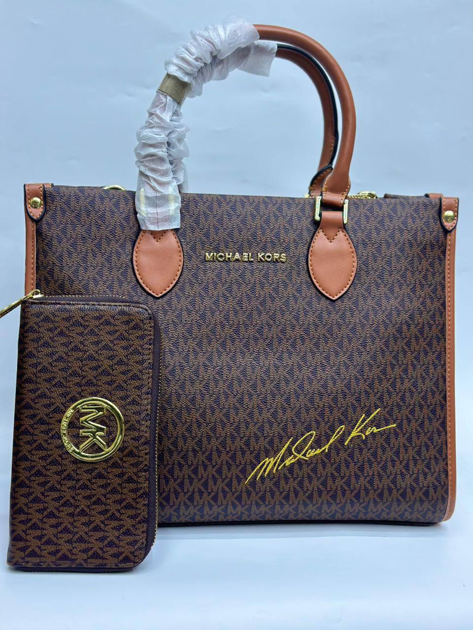 Mk

Good quality 

Size:35*cm
100 dhs🇦🇪🇦🇪

Zain70
♥️♥️♥️