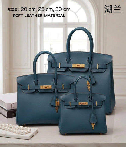 HERMES ʙɪʀᴋɪɴ
sᴏғᴛ ʟᴇᴀᴛʜᴇʀ ᴍᴀᴛᴇʀɪᴀʟ
ɢᴏʟᴅ ʜᴀʀᴅᴡᴀʀᴇ
ᴡɪᴛʜ ʟᴏɴɢ ʙᴇʟᴛ sᴛʀᴀᴘ

sɪᴢᴇ 20 ᴄm Pʀɪᴄᴇ : *100 ᴅʜs* 

sɪᴢᴇ 25 cm Pʀɪᴄᴇ : *110 ᴅʜs* 

sɪᴢᴇ 30 cm Price : *120 ᴅʜs*

Zain31
♥️♥️♥️