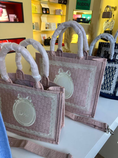 Dior Bag

  41Cm - 360 dhs🇦🇪🇦🇪

  36Cm - 340 dhs🇦🇪🇦🇪

Good Quality

Zain131
♥️♥️♥️

Zc
