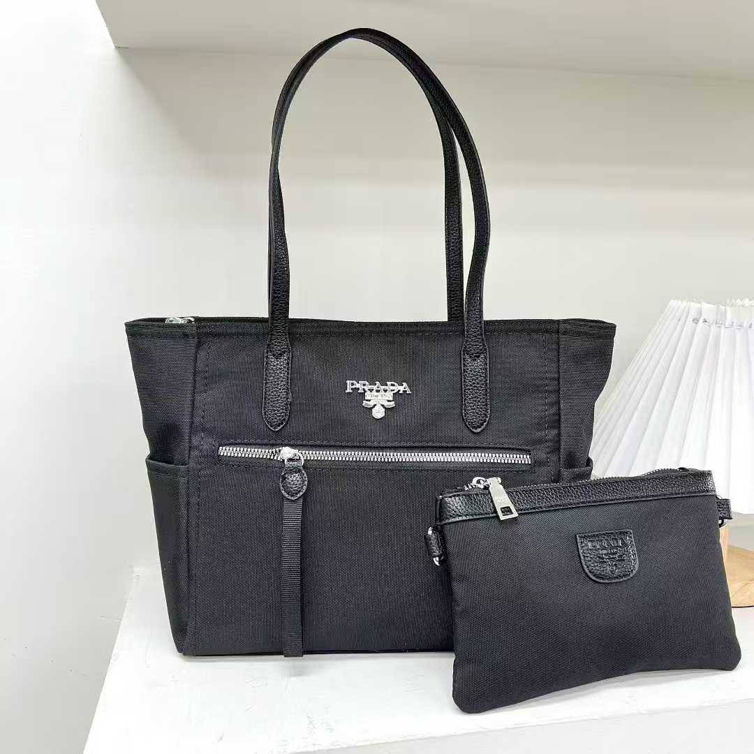 Prada
75 dhs✅

Zain232
♥️♥️♥️